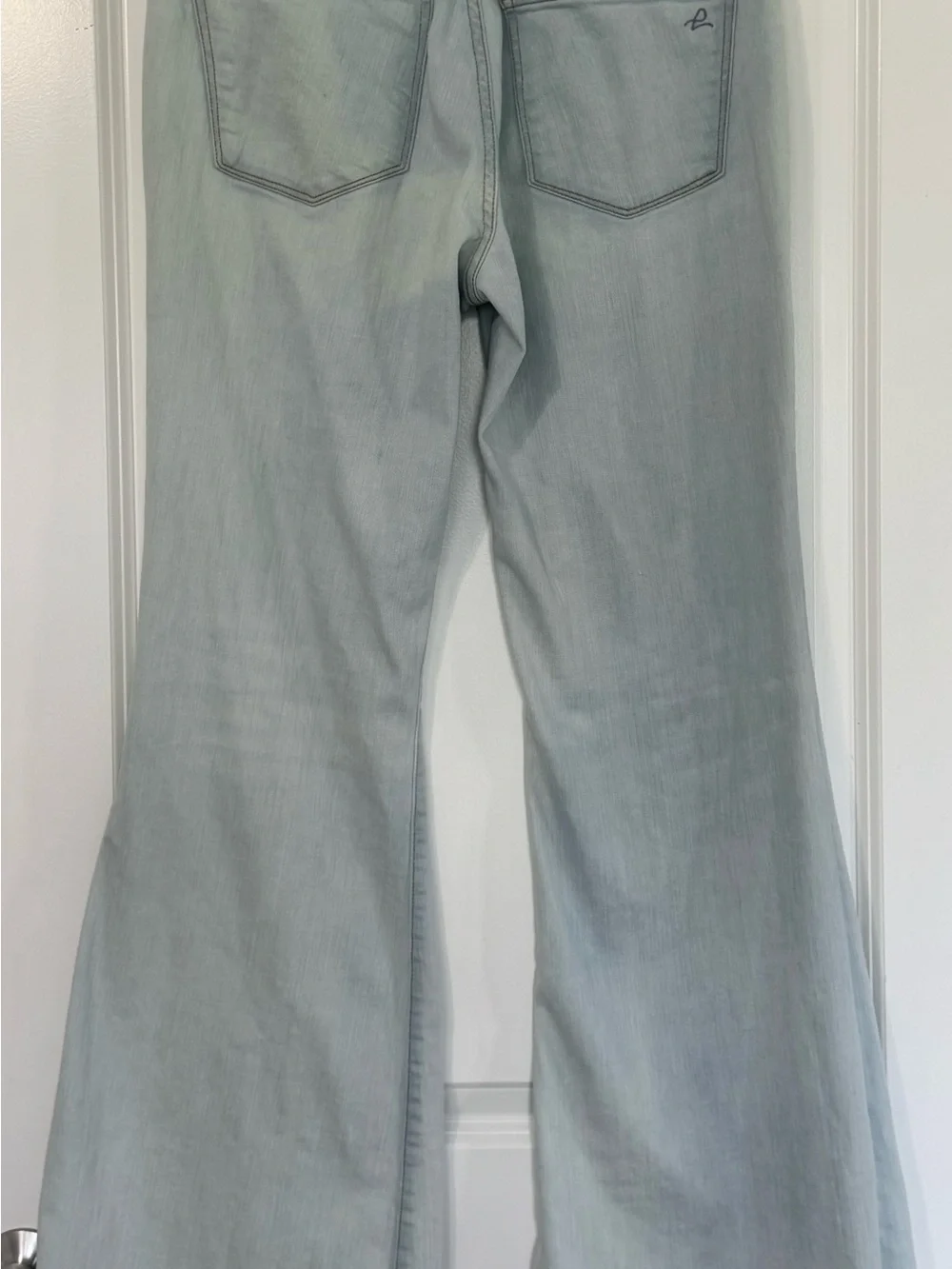 DL1961 Rachel Ojai Ultra high-rise 32 medium light blue slight discoloration